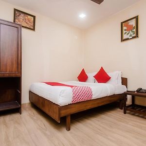 Oyo Shivar Guest House Near Carnival Cinemas Imax